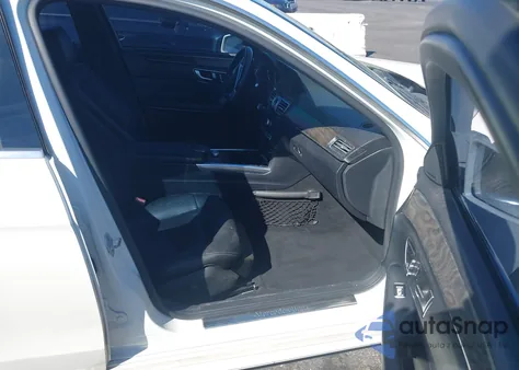 2014 Mercedes-Benz E 350 z USA, uszkodzony, nr VIN WDDHF5KB9EA782979